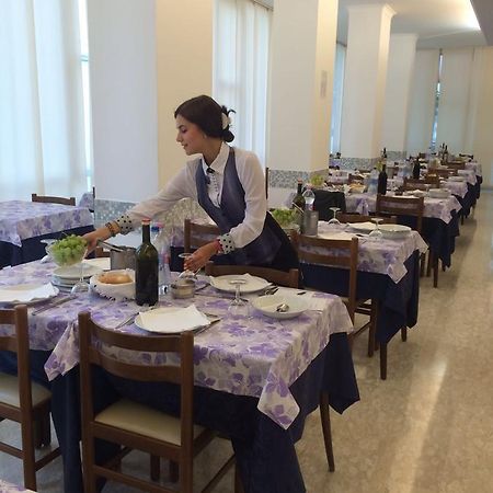 Hotel Euromar Римини Екстериор снимка