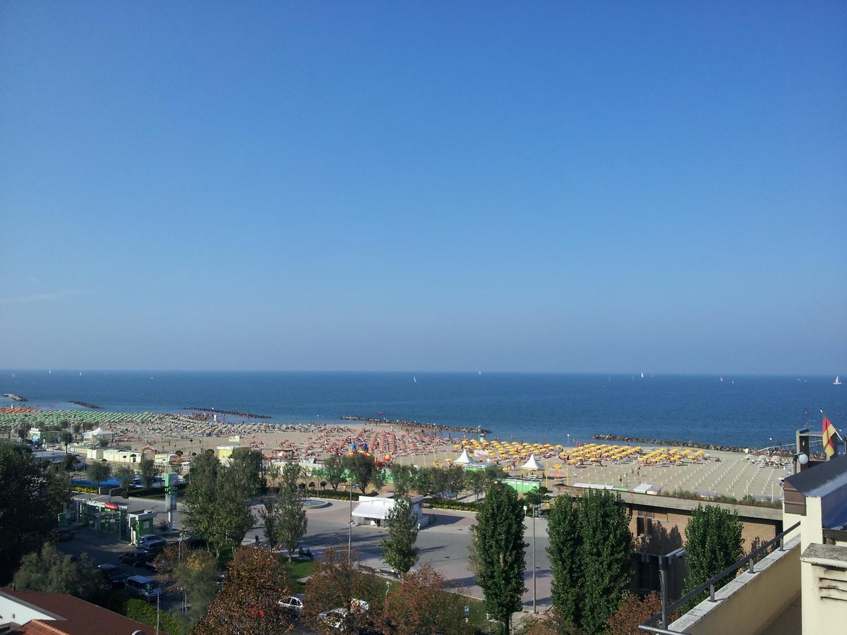 Hotel Euromar Римини Екстериор снимка