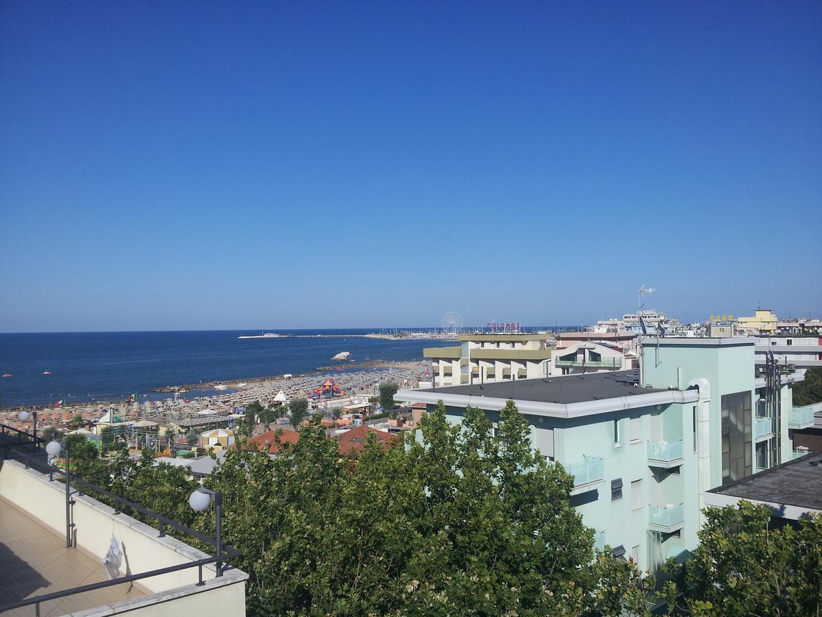 Hotel Euromar Римини Екстериор снимка