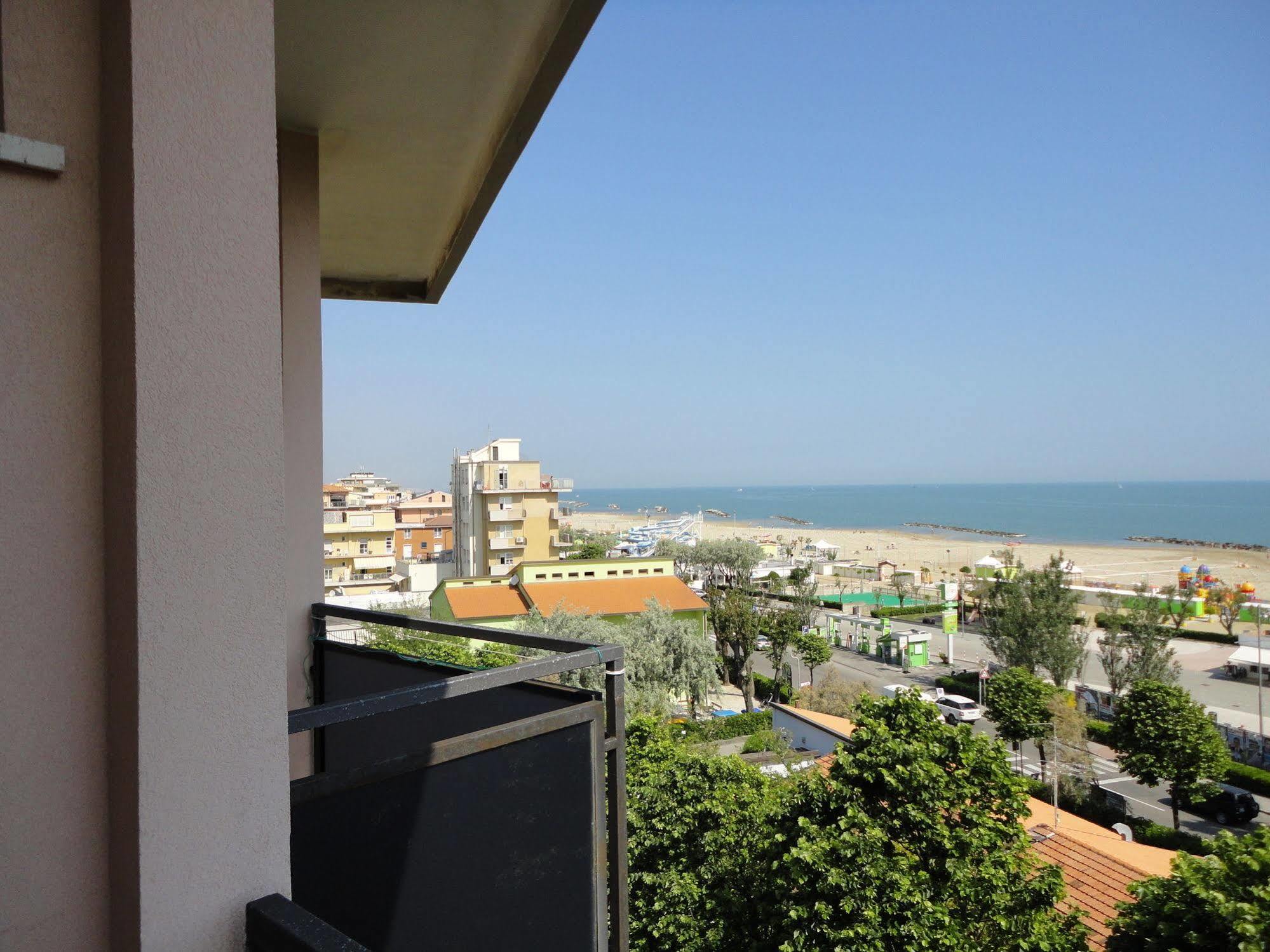 Hotel Euromar Римини Екстериор снимка