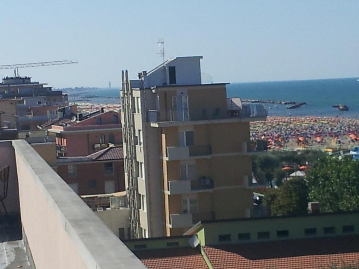 Hotel Euromar Римини Екстериор снимка